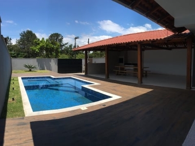 Casa com piscina e amplo espaço de lazer no itacolomi - balneário piçarras, sc