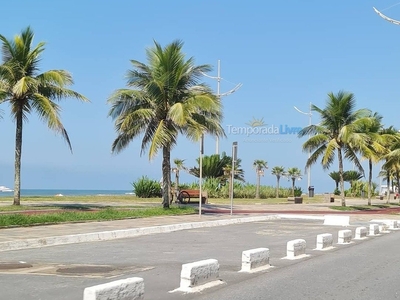 Casa pertinho da praia, excelente localização - Vila Caiçara