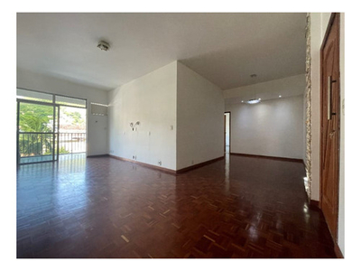 Vende Apartamento De 2 Quartos Com Dependência Completa Na Rua Japurá, Praça Seca.