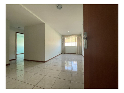 Vende Apartamento De 2 Quartos Com Vaga Na Garagem Na Rua Pinto Teles, Praça Seca.