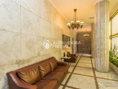 Apartamento com 3 quartos à venda na avenida independência, 98, independência, porto alegre, 133 m2 por r$ 690.000
