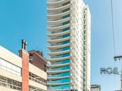 Apartamento em torres no centro de torres com três dormitórios sendo três suites , living , sacada cozinha , area de serviço separada . com duas vagas