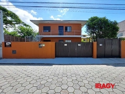 Casa com 3 quartos para alugar na rua coruja dourada, 643, campeche, florianópolis, 48 m2 por r$ 3.700