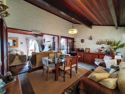 Casa com 5 dormitórios à venda, 135 m² por r$ 690.000,00 - iucas - teresópolis/rj