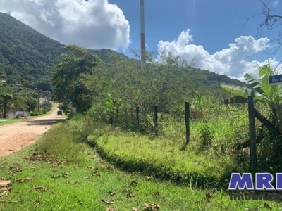 Terreno em condomínio na praia da lagoinha em ubatuba, a 300 metros da praia. oportunidade de investimento.