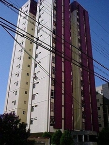 Apartamento de 02 quartos com armários no Setor Oeste, Goiânia-GO.