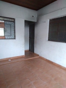 Apartamento de 2 quartos em Petrópolis