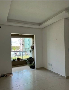 Apartamento excelente no Sim, térreo com varanda ampla.