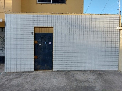 Apartamento térreo em ótima localização.