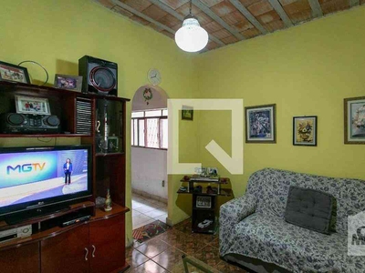 Casa com 2 quartos à venda no bairro Goiânia, 70m²