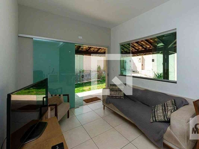 Casa com 3 quartos à venda no bairro Campo Alegre, 100m²