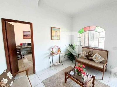 Casa com 4 quartos à venda no bairro Santa Mônica, 150m²