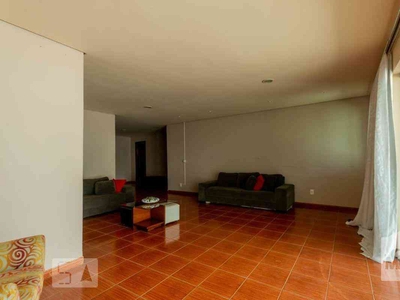 Casa com 6 quartos à venda no bairro Trevo, 750m²