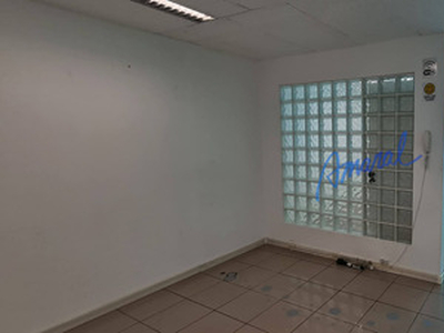 Conjunto Comercial 43 M² Na Vila Nova Conceição, 3 Salas, Recepção, 2 Banheiros, Copa, Depósito, Garagem Para 1 Carro, Estacionamento Rotativo Para Clientes.