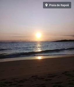 Alugo Quartos, em Itapuã, a um quarteirão da praia