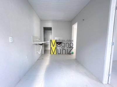 Apartamento com 2 dormitórios para alugar, 35 m² por R$ 570,00/mês - Alto Alegre - Maracan