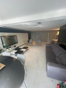 Apartamento localizado na 1 quadra da praia todo pronto com 190 metros e 4 vagas de garage