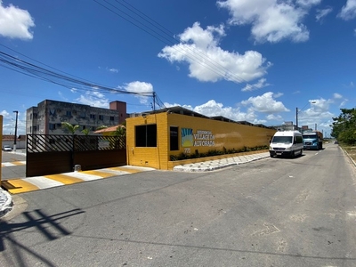 Apartamento para venda possui 55 metros quadrados com 3 quartos em Benedito Bentes - Macei