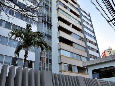 Apartamento para venda tem 185 metros quadrados com 4 quartos em Pituba - Salvador - BA