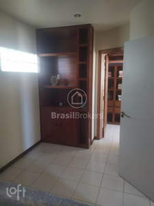 Apto Vila Isabel | 4 Quartos | 150 M² | Cond: R$980.0 | 1 Vaga