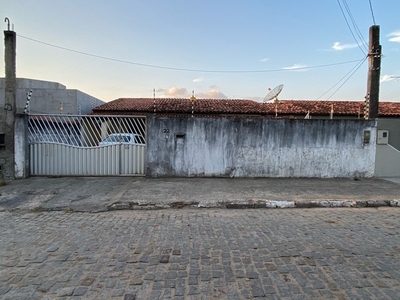 Casa 2/4 no bairro Muchila com área de 12x36