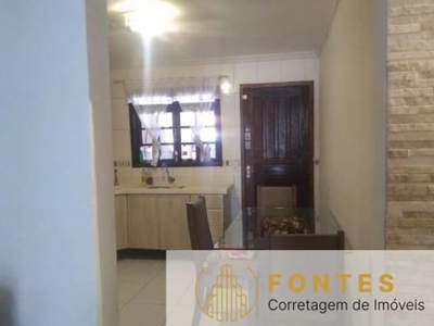 Casa 3 dormitórios, 1 banheiro social, sala com piso laminado, cozinha grande, churrasqueira, área de serviço coberta, 2 vagas de garagem coberta