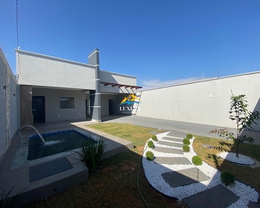 Casa a venda - Com 3 quartos - Sendo 1 suíte - Piscina - 250m² - Senador Canedo - Residenc