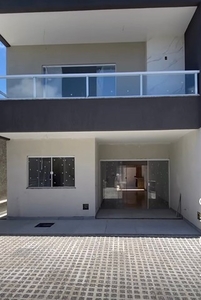 Casa a venda com 4/4 e 3 suítes e 175m² com piscina privativa em Lauro de Freitas