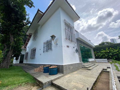 Casa À Venda E Para Locação Com 516metros², 5 Quartos Sendo 3 Suítes E 2 Vagas Em Casa Amarela, Casa Amarela, Recife, Pernambuco