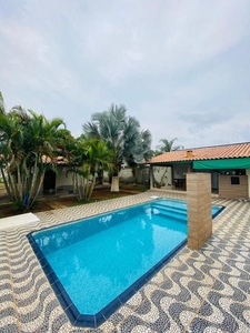 Casa a venda em Aruana Rio Aragauaia com piscina e 03 quartos