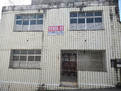 Casa a venda em Maragojipe-Ba no Centro, com 3 pavimentos, 1 sob Loja, piscina, quintal.