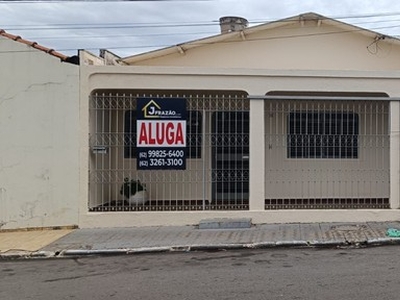 Casa com 3 dormitórios para alugar, 250 m² por R$ 2.650,00/mês - Setor Leste Vila Nova - G