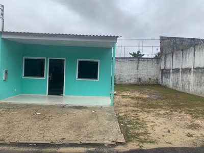 Casa com quintal residencial fechado!