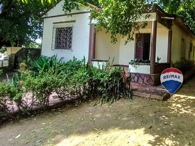 Casa com terreno grande no centro