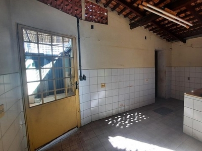 Casa Comercial para aluguel com 120 m², com 3 quartos no Setor Central, Goiânia-GO.