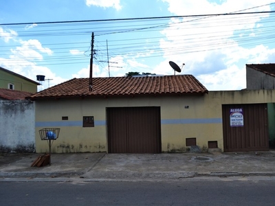 Casa confortável, de 2 quartos, 1 suíte. Vila Nova Canaã, Goiânia-GO