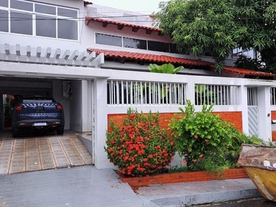 Casa de condomínio para aluguel tem 508 metros quadrados com 5 quartos em Flores - Manaus