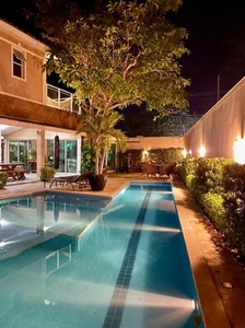 Casa duplex a venda com 317metros com 4 Suites mobiliado com piscina - Eusébio - Ceará