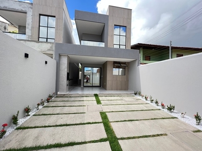 Casa Duplex de Luxo no Centro do Eusébio com 3 Quartos e 3 banheiros à Venda, 140 m² por R