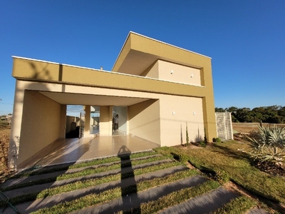 casa em condominio em senador canedo com quatro quartos