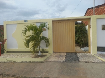 Casa em ótimo estado, pintada