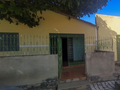 Casa em rua pública.