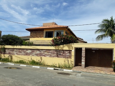 Casa em Vilas do Atlântico com vista para mar, possui 450 m2. varanda, piscina, área gour