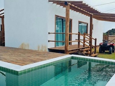 Casa mobiliada, nova 1,7km da praia e com piscina