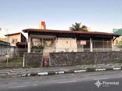 Casa para alugar em Centro de 580.00m² com 7 Quartos e 8 Garagens