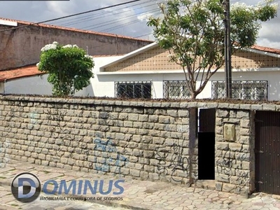 Casa para aluguel possui 291 metros quadrados com 4 quartos em São João do Tauape - Fortal