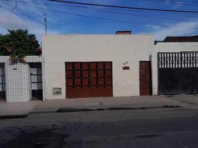 Casa para aluguel tem 110 metros quadrados com 2 quartos em Boa Vista - Fortaleza - CE