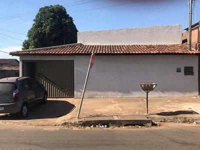 Casa para aluguel tem 59 metros quadrados com 2 quartos em Jardim das Rosas - Goiânia - GO