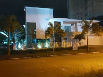 Casa para Locação Anual no bairro Centro em Camboriú, 5 quartos sendo 5 suítes, 6 vagas, Mobiliado, 62786 m² de área total,