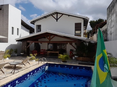 Casa para Venda em Salvador, Itaigara, 3 dormitórios, 1 suíte, 2 banheiros, 2 vagas